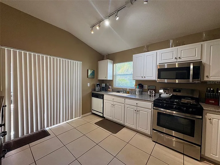 17744 Esprit Dr — Photo 5