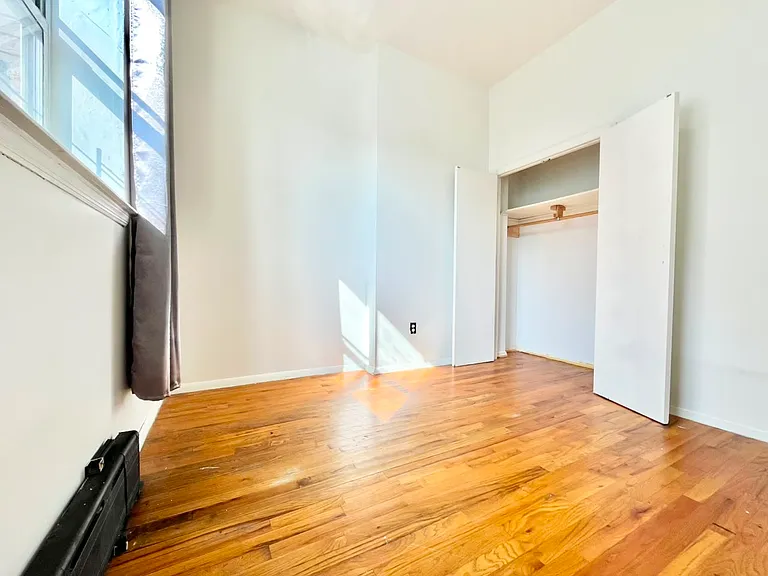 1544 Gates Ave #2F — Photo 9