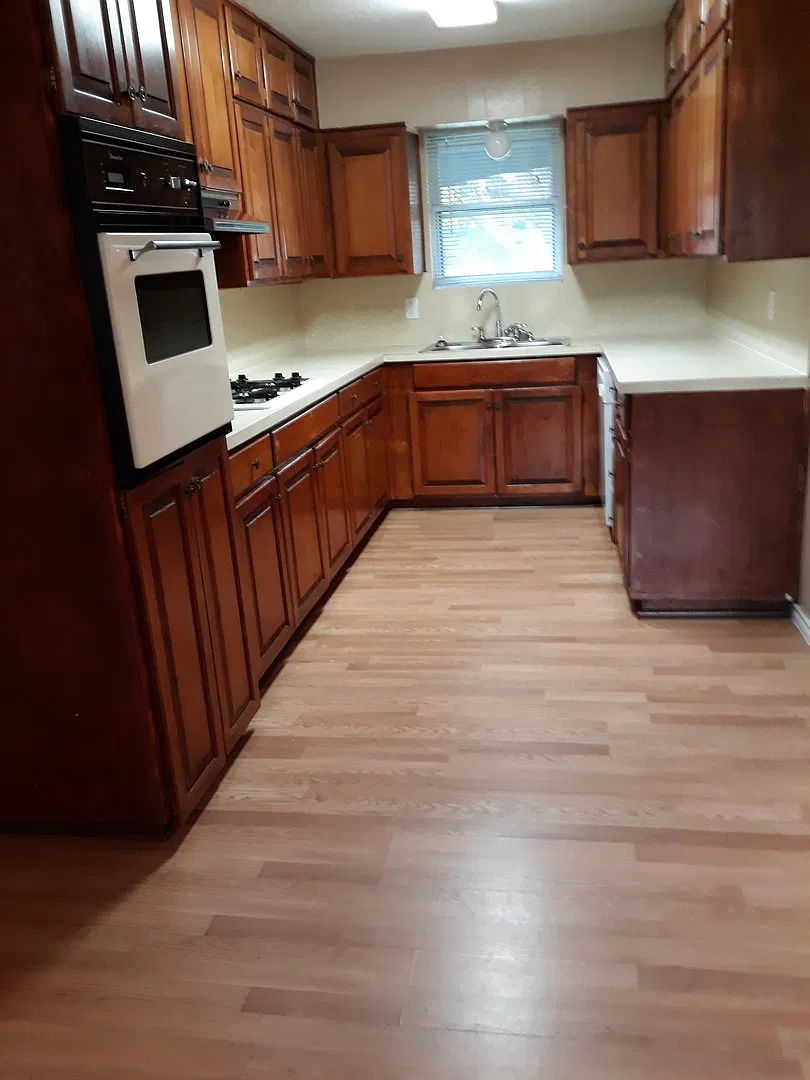 Cute Home Close to Restaurants and Shopping — Photo 4