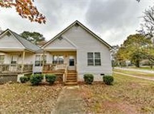 304 Hoskins Mill Ln, Charlotte, NC 28208