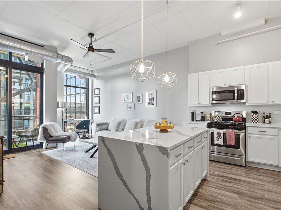 1st image of 740 W Fulton St APT 1108