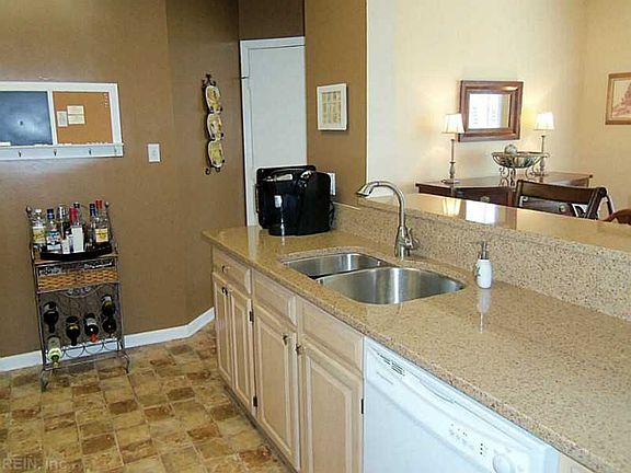 4th image of 1001 Hanson Way