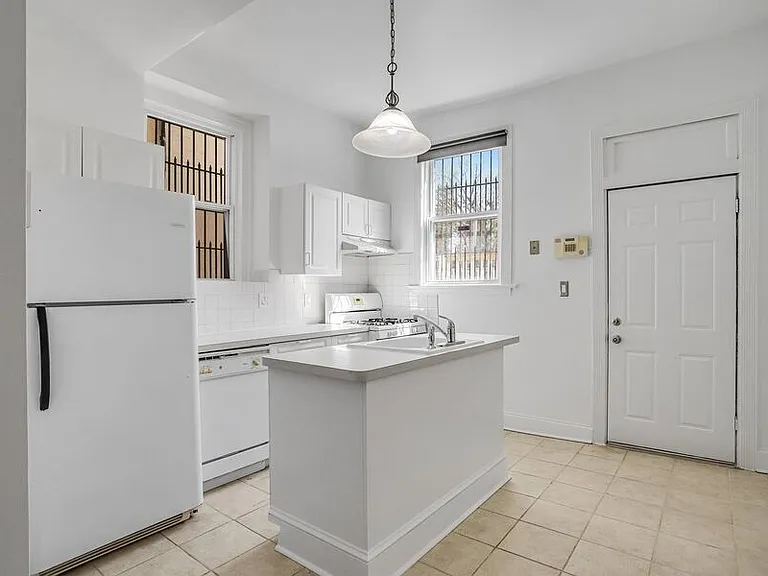 306 R St NW — Photo 16