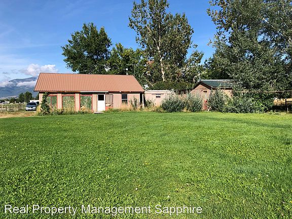 3rd image of 4564 Hoover Ln