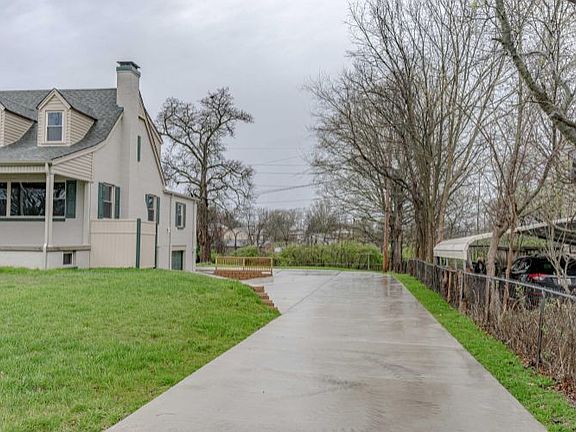 3rd image of 864 Chestnut Dr