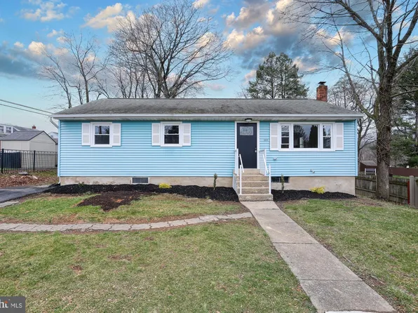 202 Woodley Dr, Harrisburg, PA 17109