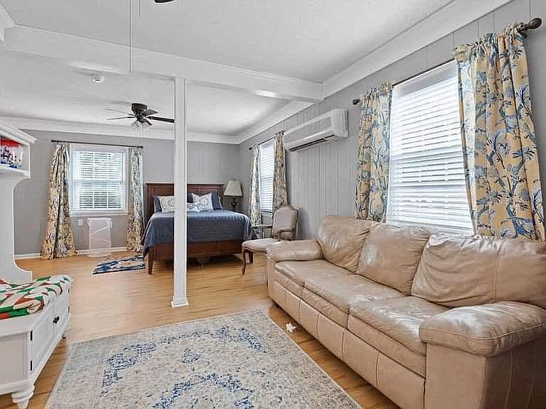 1st image of 3616 Glen Oaks Dr