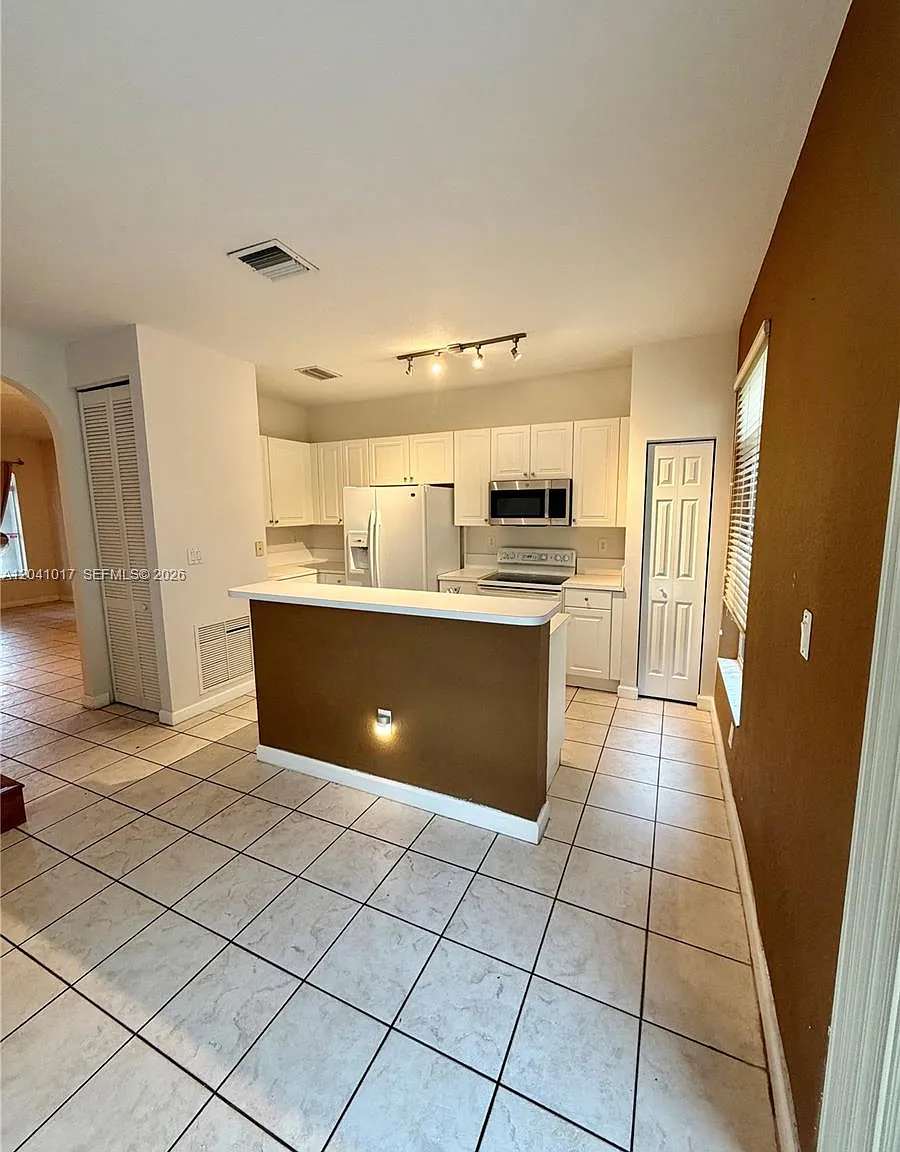 Doral Northeast Townhomes — Photo 3