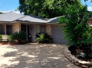 112 Laguna Dr, Victoria, TX 77904
