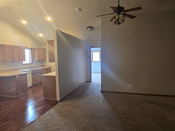 3rd image of 2729 34th Ave S #1