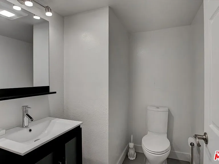 108 W Maple St #27 — Photo 8