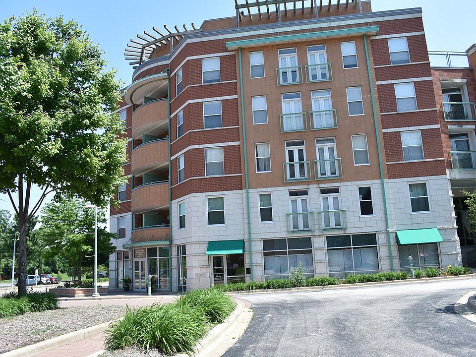 1st image of 400 Village Cir Unit 211