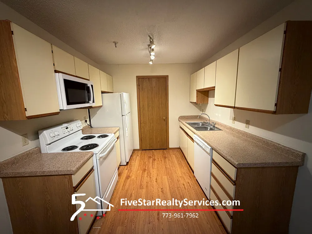 2 bed, 1000 sqft, $1,750 — Photo 2