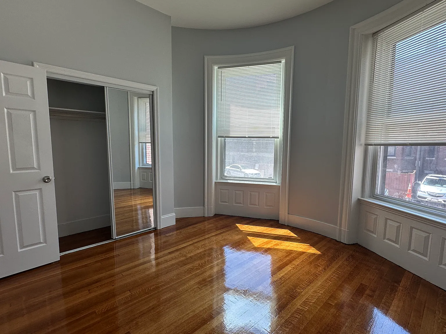 2 bed, 648 sqft, $3,900 — Photo 4