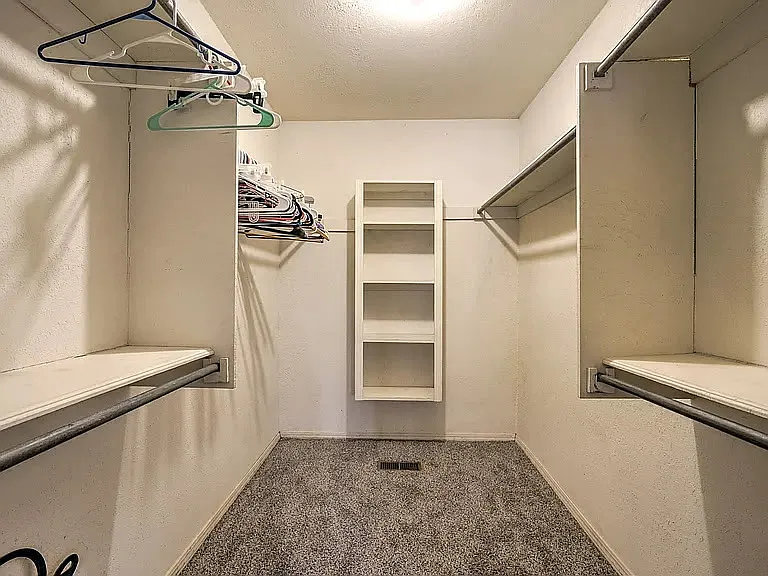 4 bed, 2091 sqft, $2,200 — Photo 2