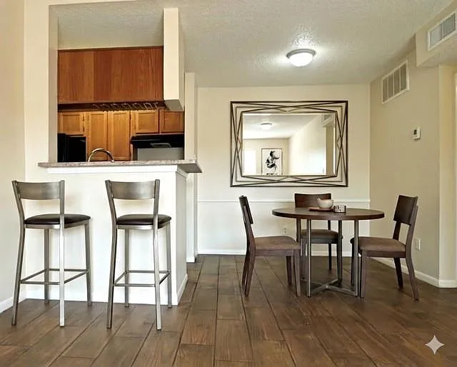 1 bed, 1.0 bath, 651 sqft, $1,000 — Photo 3