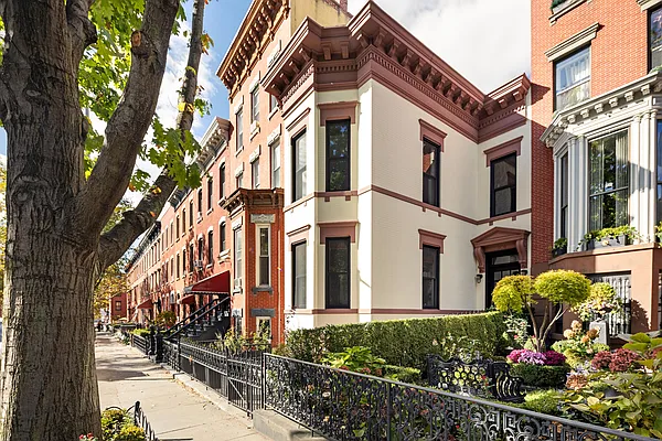 Sold by Corcoran | media 21