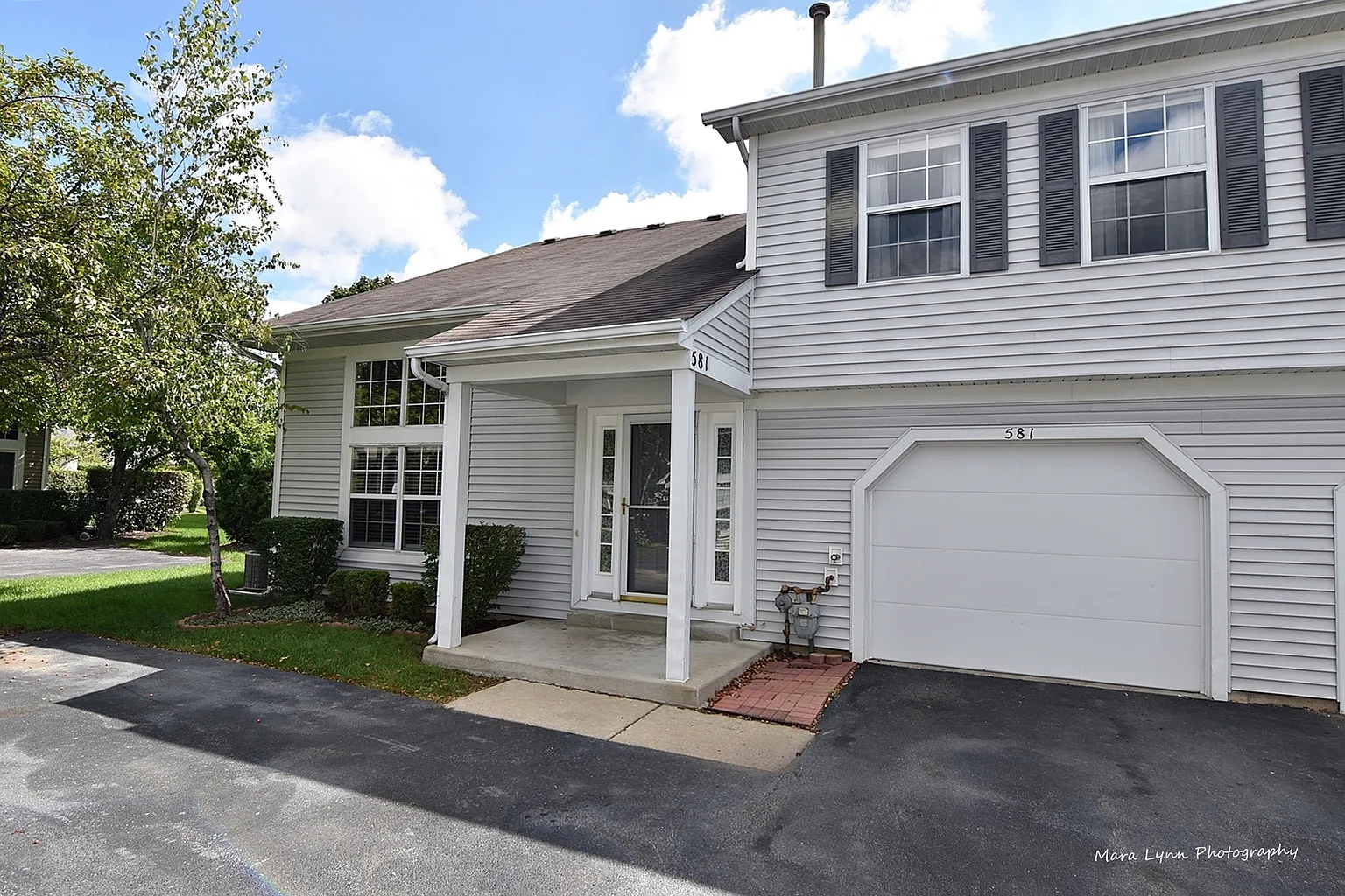 581 East Ave photo 1