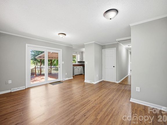 5th image of 4571 Laurelwood Ct