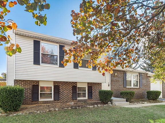 3rd image of 1316 Laurel Green Pl