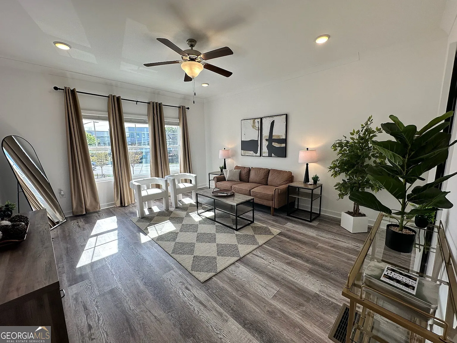 3 bed, 3.5 bath, 1260 sqft, $2,950 — Photo 1