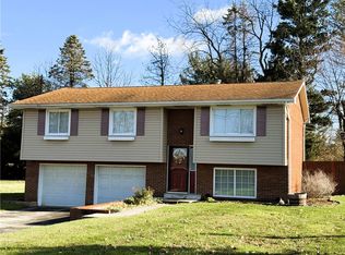 13 Lamplight Dr, Latrobe, PA 15650