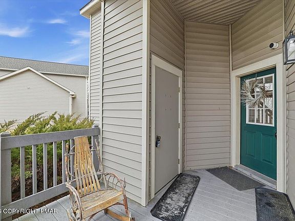 3rd image of 209 Sycamore Ct