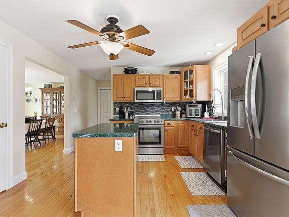 5th image of 38 Foster Ct