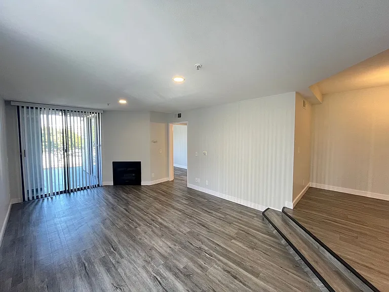 1223 Federal Ave — Photo 31