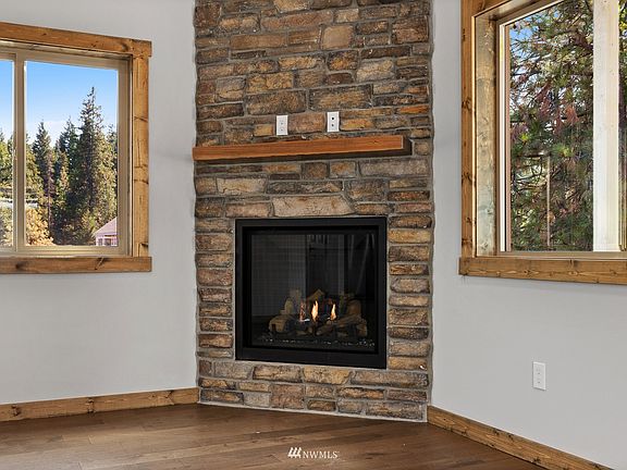 Cozy fireplace! Photos from a similar cabin.