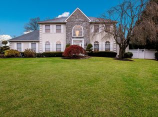 15 Lori Ln, Huntingdon Valley, PA 19006