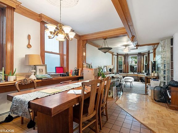 5th image of 1046 W Barry Ave #1