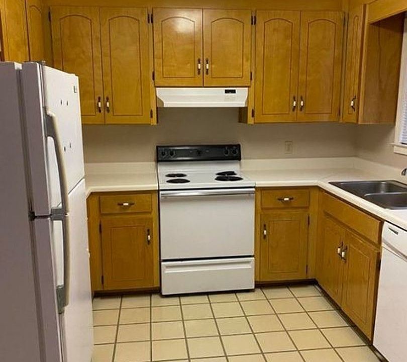 1st image of 2978B N Green St