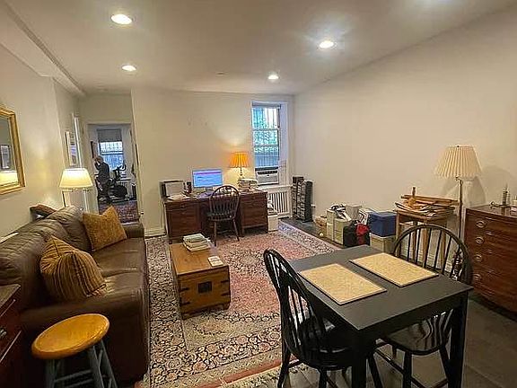 4th image of 23 W 76th St APT 1D
