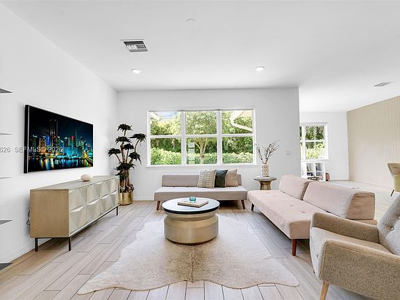5th image of 4774 Eucalyptus Dr