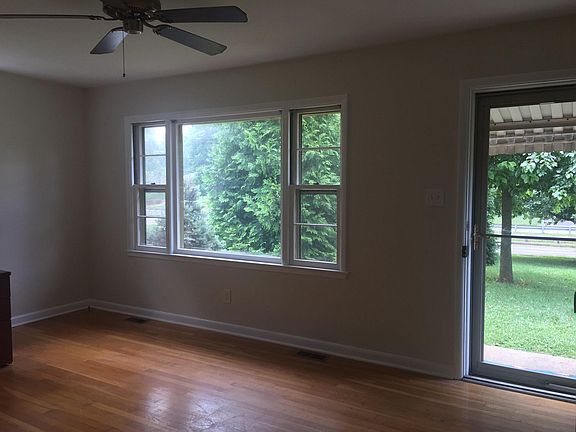 5th image of 319 Zandale Dr