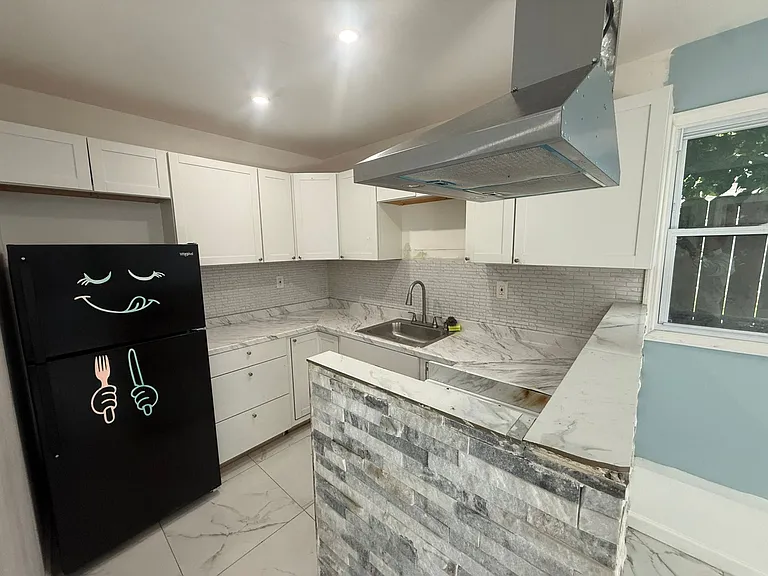 445 14th Ave #1R — Photo 12