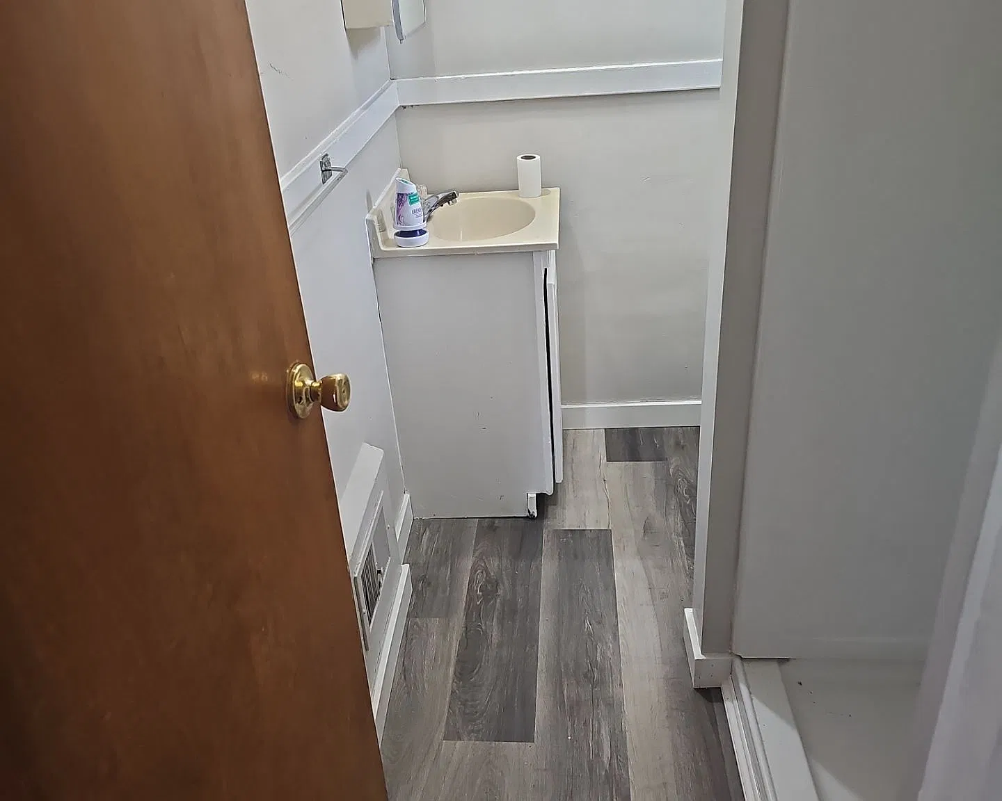 1006 W Franklin St — Photo 4