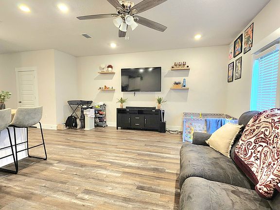 3rd image of 1512 Iroquois Ct