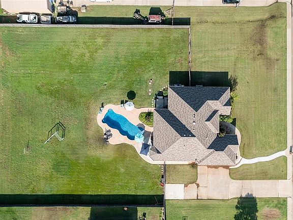 2nd image of 2675 Amanda Ct NE