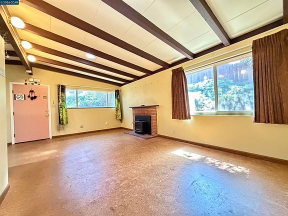5th image of 4072 Saint James Dr