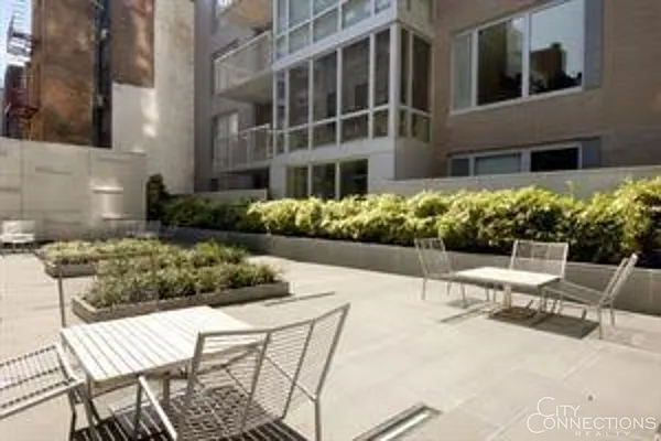 Rented by City Connections Realty | media 15