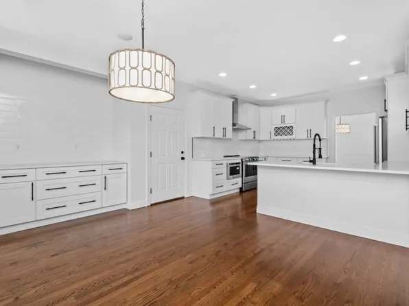 1 Settlers Dr, Lakeville, MA 02347