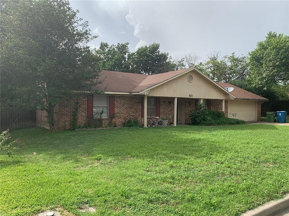 2nd image of 811 Rosedale Dr