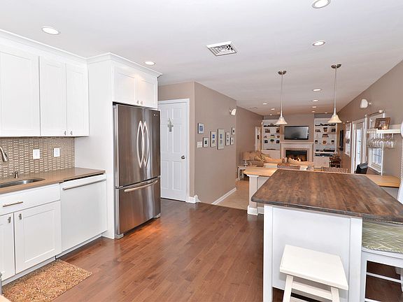 4th image of 16 Pitcairn Dr