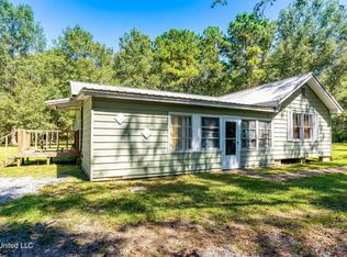 1208 Farrigut Lake Rd, Gautier, MS 39553
