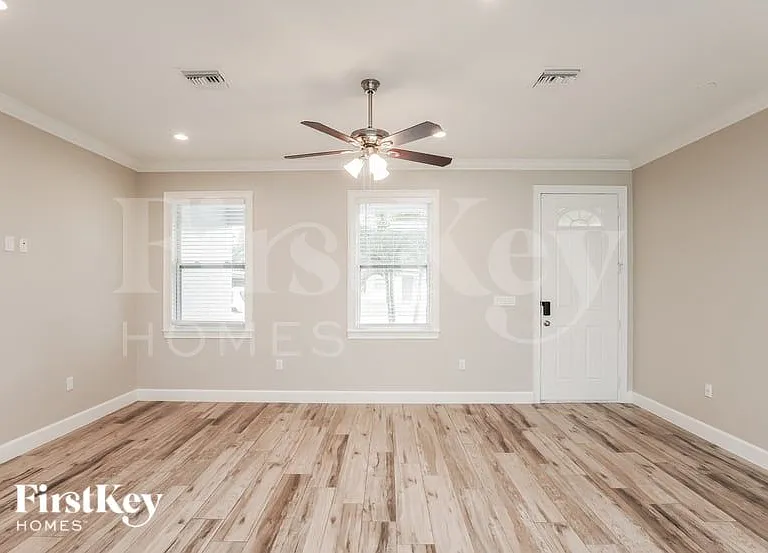 6702 Cocos Dr — Photo 2