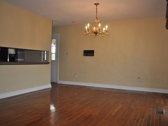 4th image of 983 Clift Cave Dr
