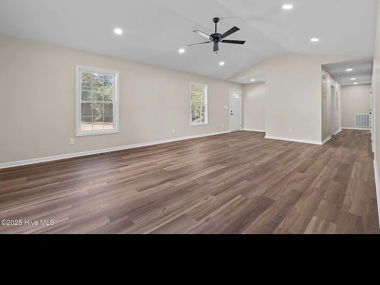 215 Beech St — Photo 17