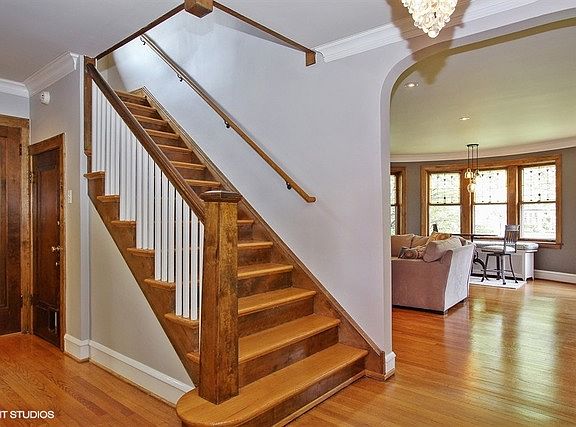 3rd image of 903 Fair Oaks Ave